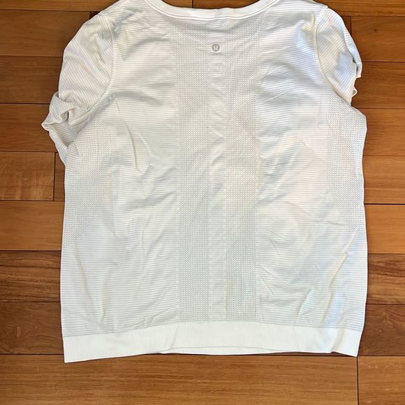 Lululemon swiftly tech long sleeve - Picture 2 of 3